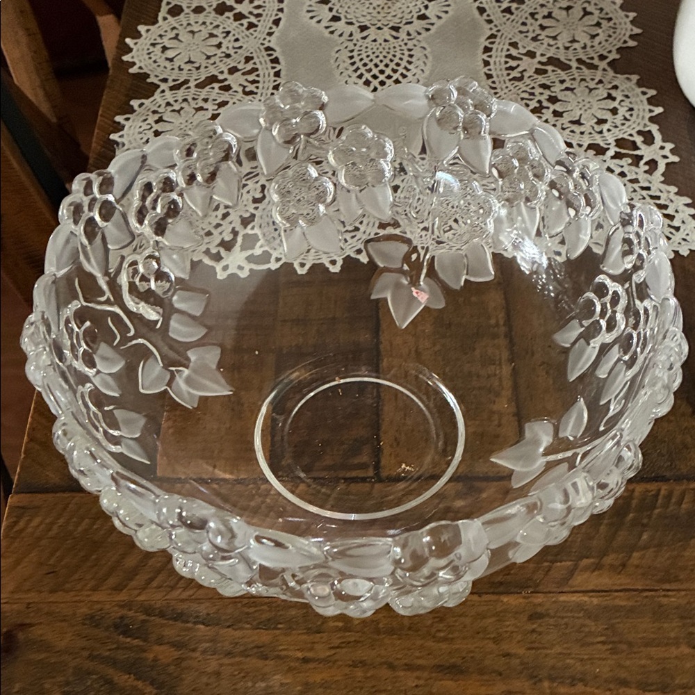 Elegant Clear Glass Floral Bowl - Picture 3 of 3